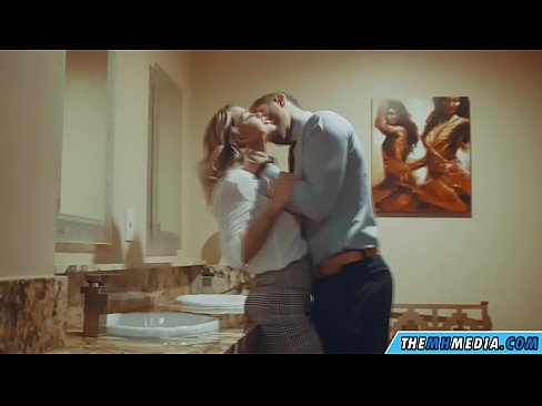 ❤️ As in busty blonde jo ferliedt yn in iepenbier toilet ️ Seksfideo by ús fy.ixiporn.ru ❤